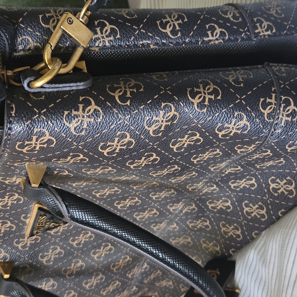 Guess Black And Gold Shoulder Bag With Logo Emblem - image 2